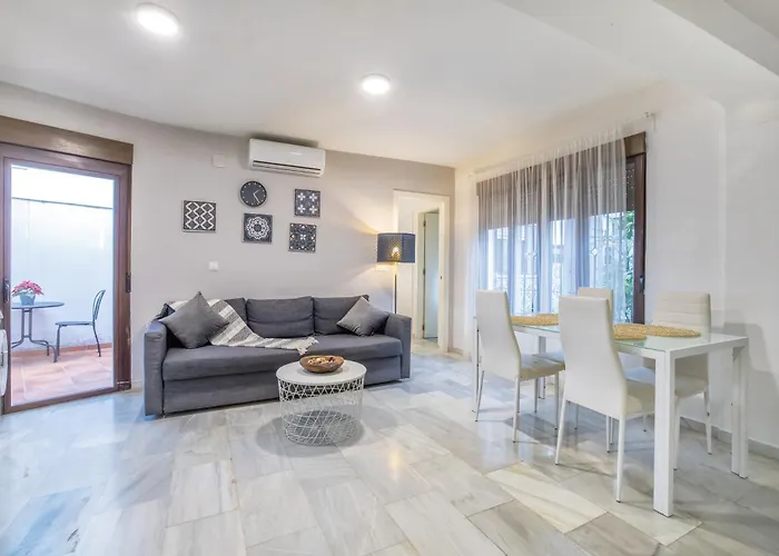 Encanto En La Juderia: Apartamento Con Patio